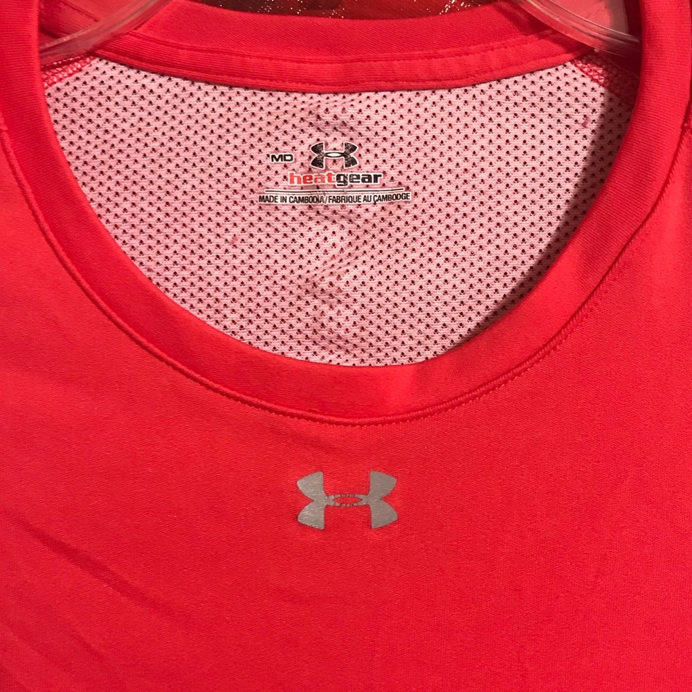 UNDER ARMOUR MOISTURE WICK HEAT GEAR RUNNING TOP
